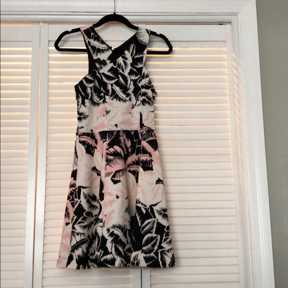Woman’s tropical dress size 6 from express